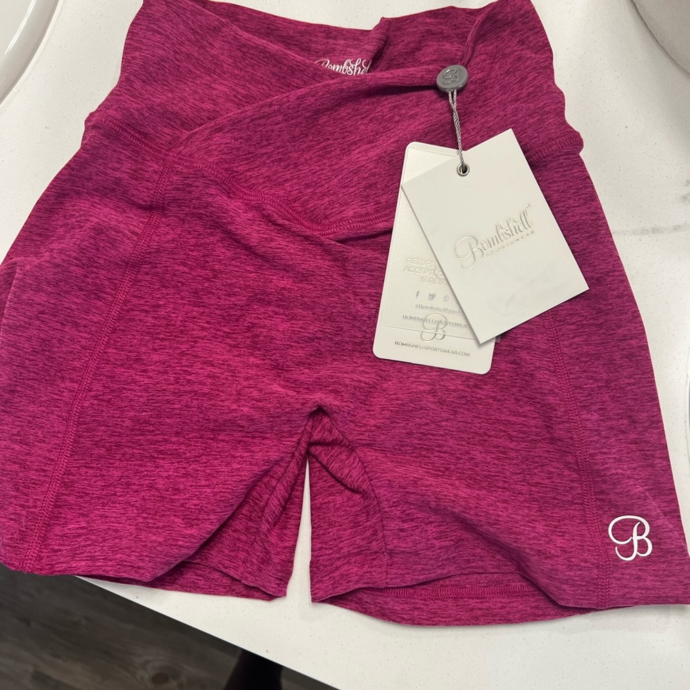 BOMBSHELL SPORTSWEAR SHORTS SIZE SMALL NEVER WORN